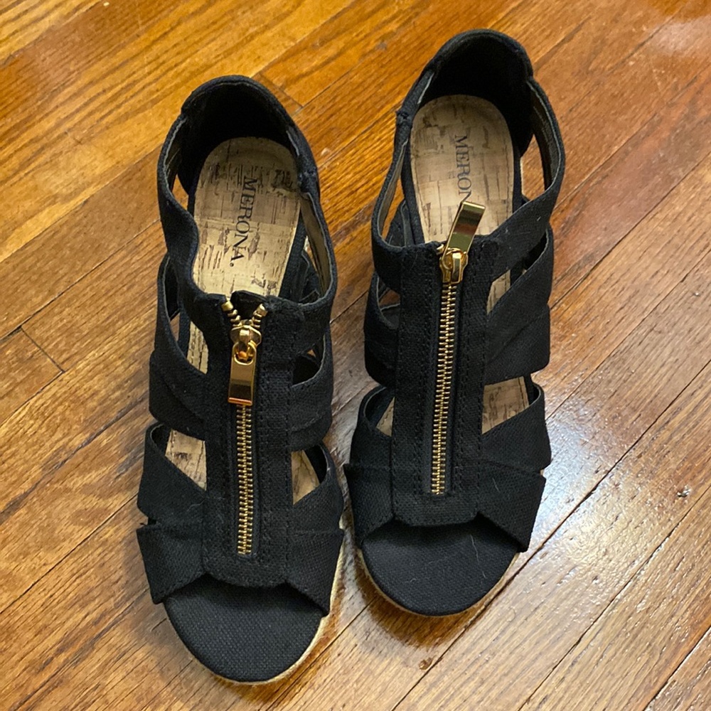 Black wedges